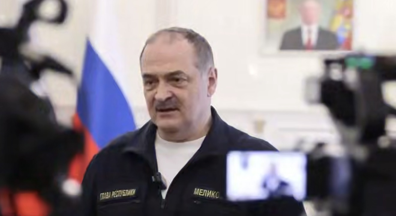 Глава Республики Дагестан Сергей Меликов в прямом эфире отвечает на вопросы журналистов, блогеров и представителей общественности.